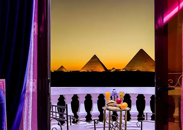 Jumeirah Jacuzzi Pyramids View Inn
